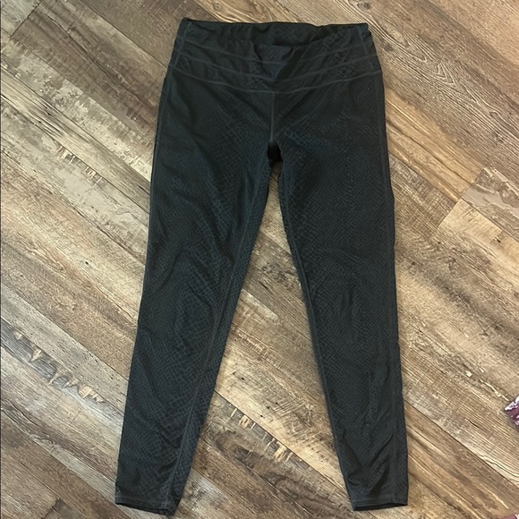 Black Athletic Leggings with Relaxed Fit - Picture 2 of 5